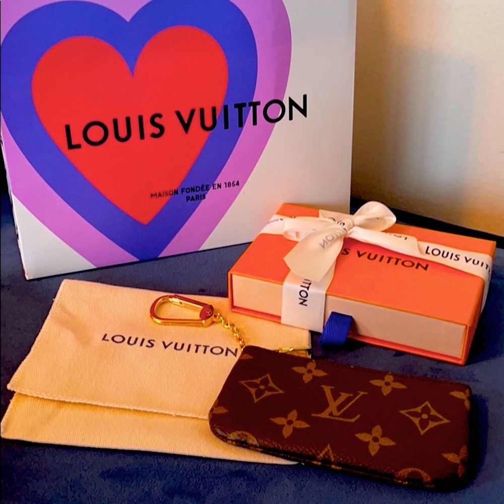 🇫🇷Brand New Louis Vuitton Kew Pouch In Monogram